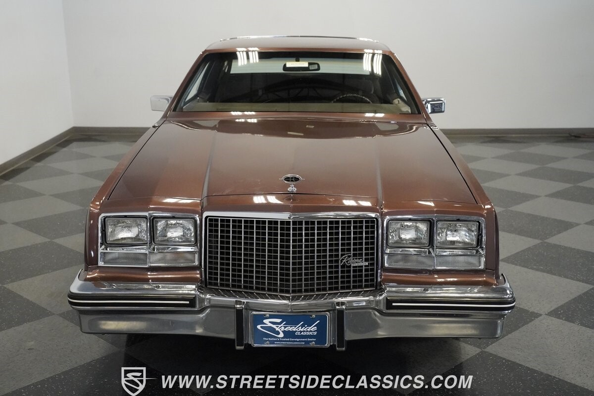 Buick-Riviera-1983-Hardtop-6