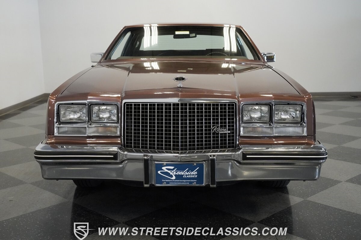 Buick-Riviera-1983-Hardtop-7