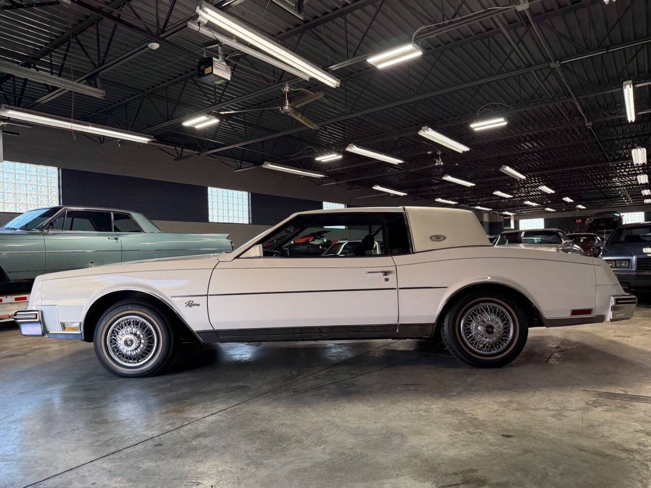 Buick-Riviera-1985-COUPE-1