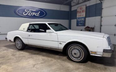 Buick-Riviera-1985-COUPE-10