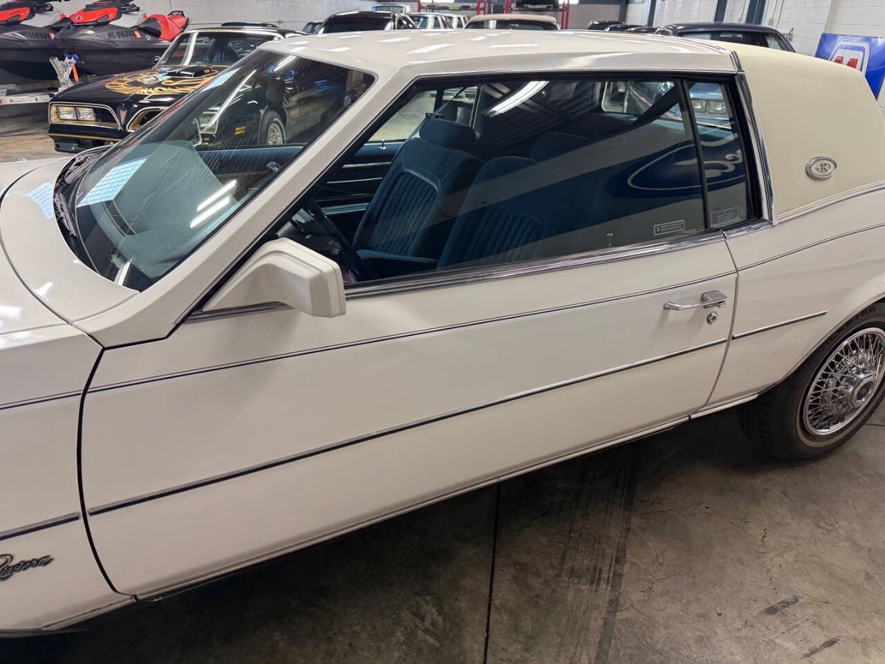 Buick-Riviera-1985-COUPE-18