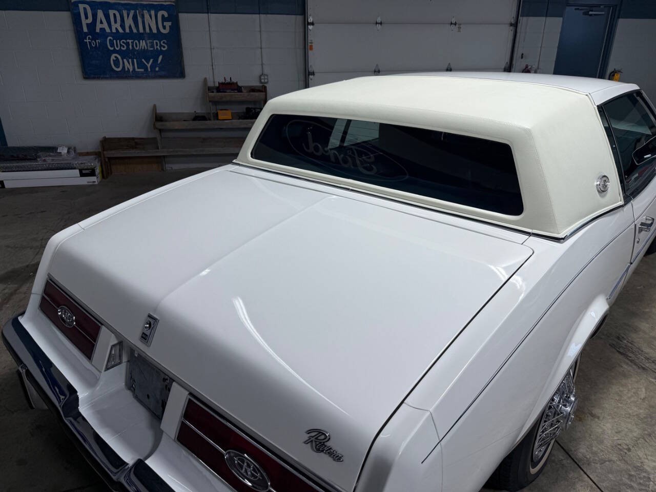 Buick-Riviera-1985-COUPE-23