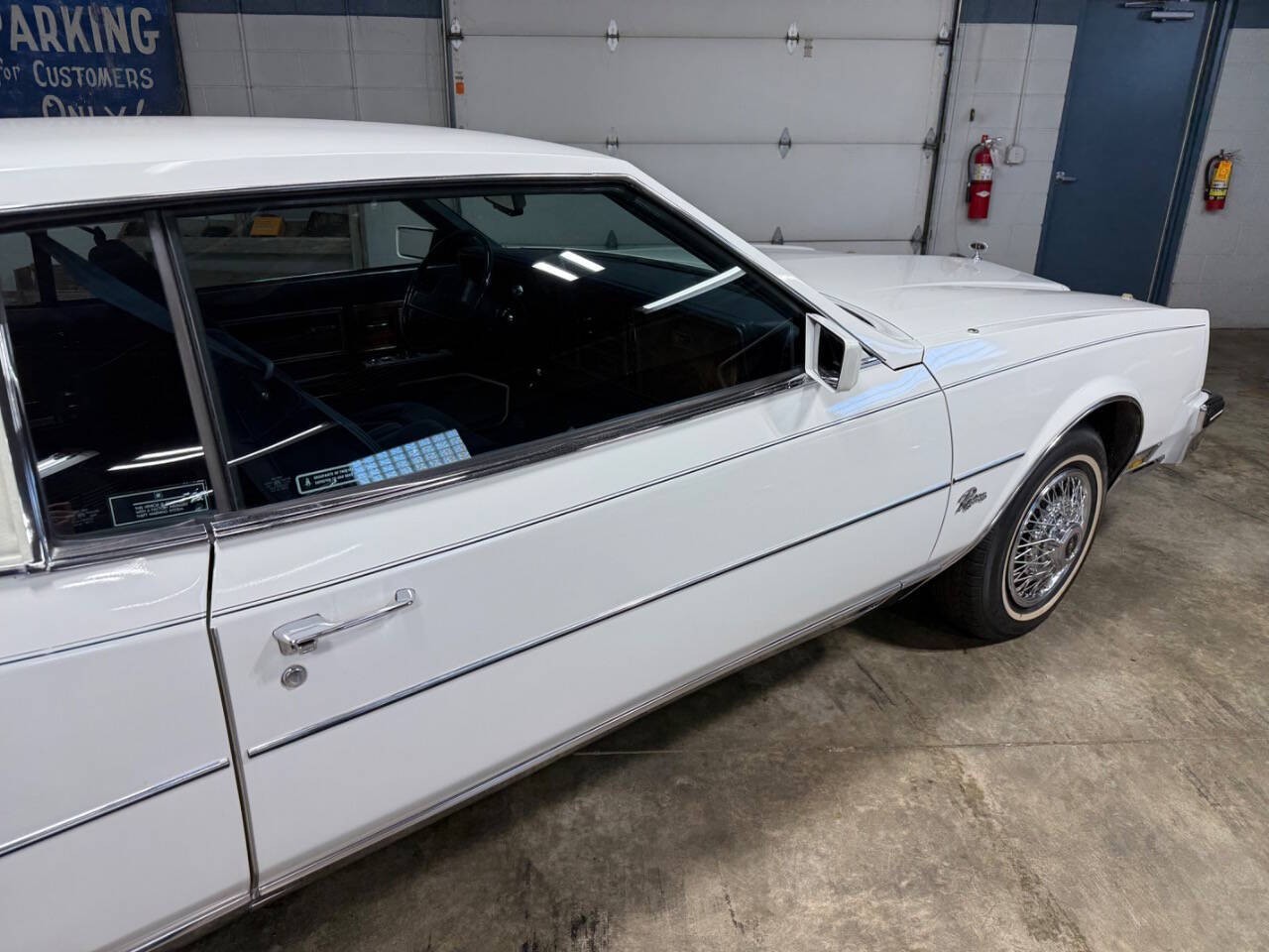 Buick-Riviera-1985-COUPE-26