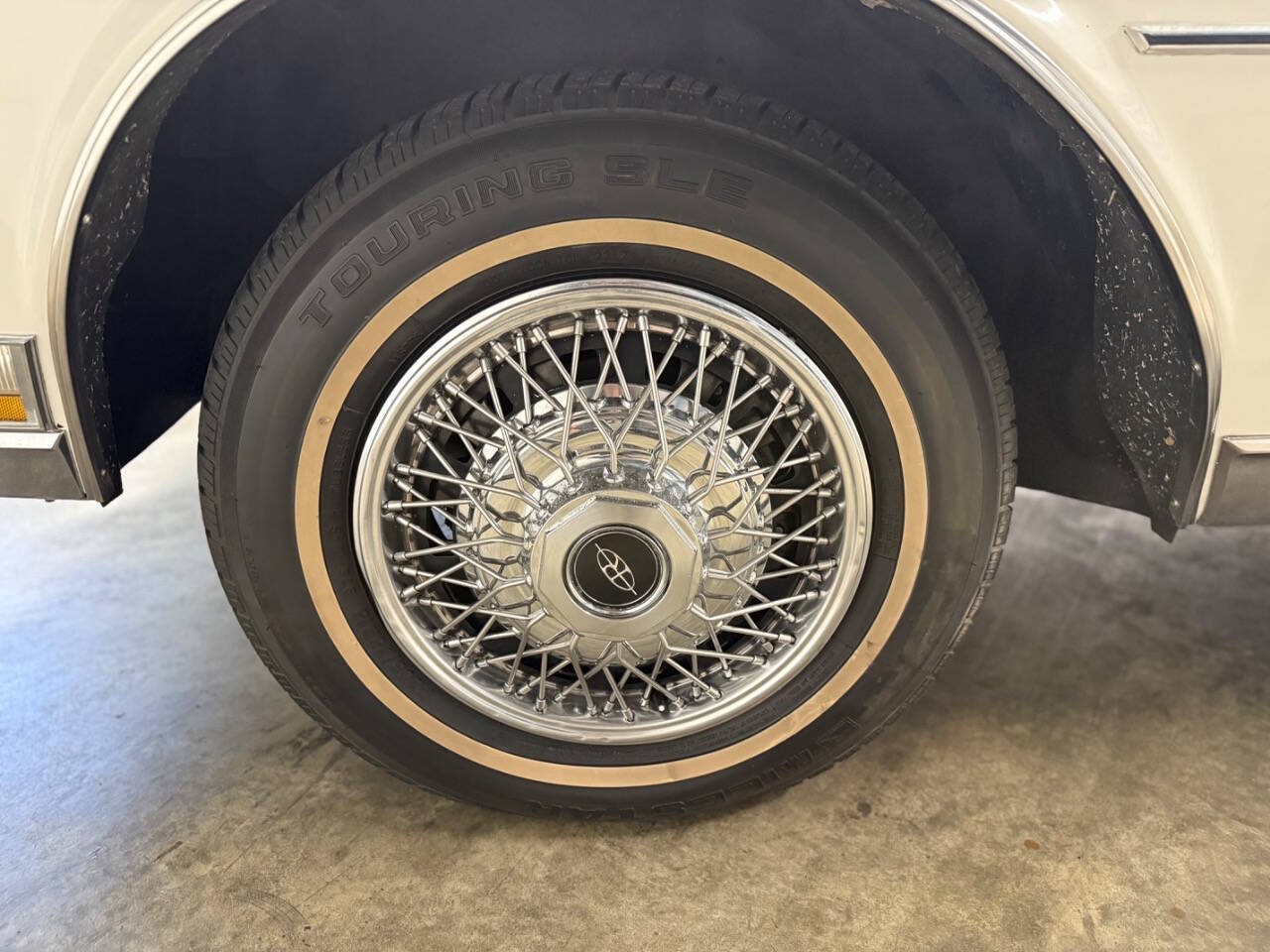 Buick-Riviera-1985-COUPE-29