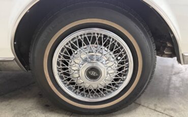 Buick-Riviera-1985-COUPE-30