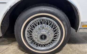 Buick-Riviera-1985-COUPE-32