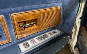 Buick-Riviera-1985-COUPE-37