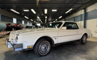 Buick-Riviera-1985-COUPE