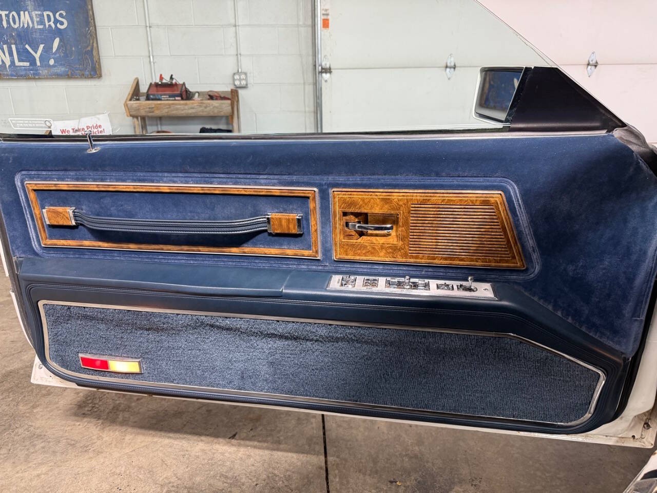 Buick-Riviera-1985-COUPE-39