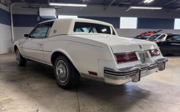 Buick-Riviera-1985-COUPE-4