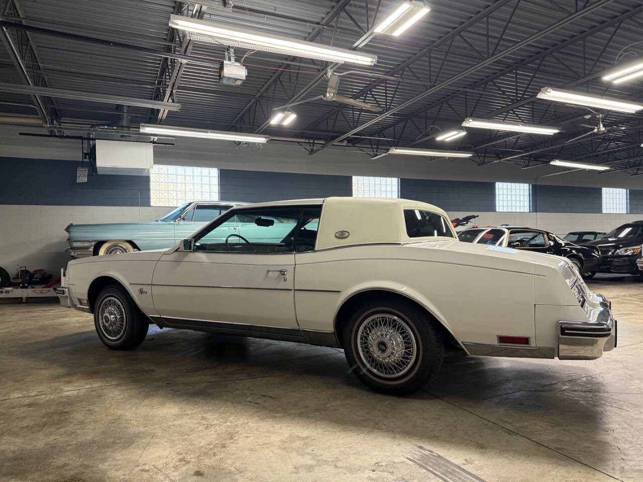Buick-Riviera-1985-COUPE-5