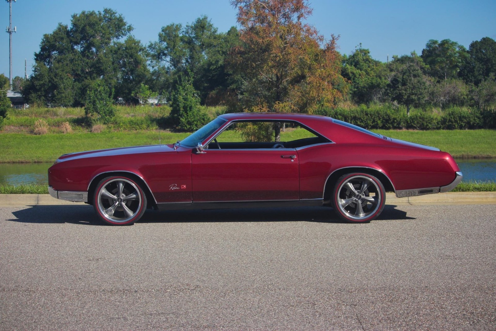 Buick-Riviera-GS-1966-2-Door-1