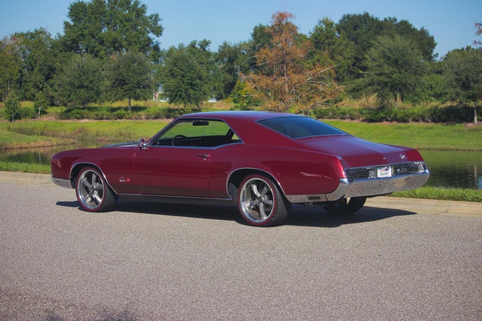 Buick-Riviera-GS-1966-2-Door-3