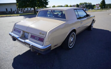 Buick-Riviera-XX-Anniversary-Edition-1983-Coupe-2