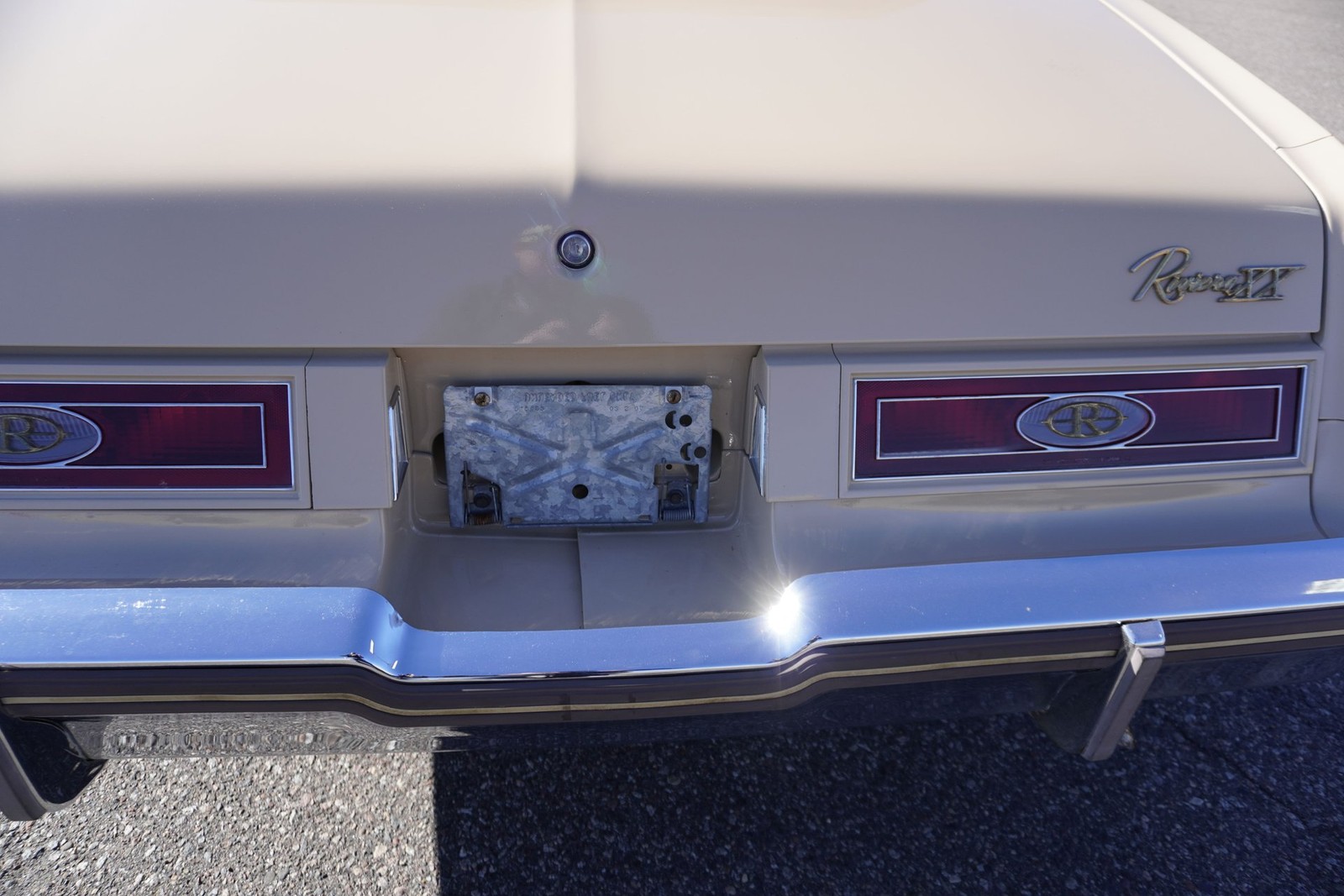 Buick-Riviera-XX-Anniversary-Edition-1983-Coupe-34