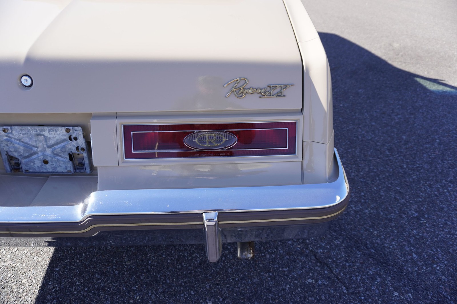 Buick-Riviera-XX-Anniversary-Edition-1983-Coupe-35