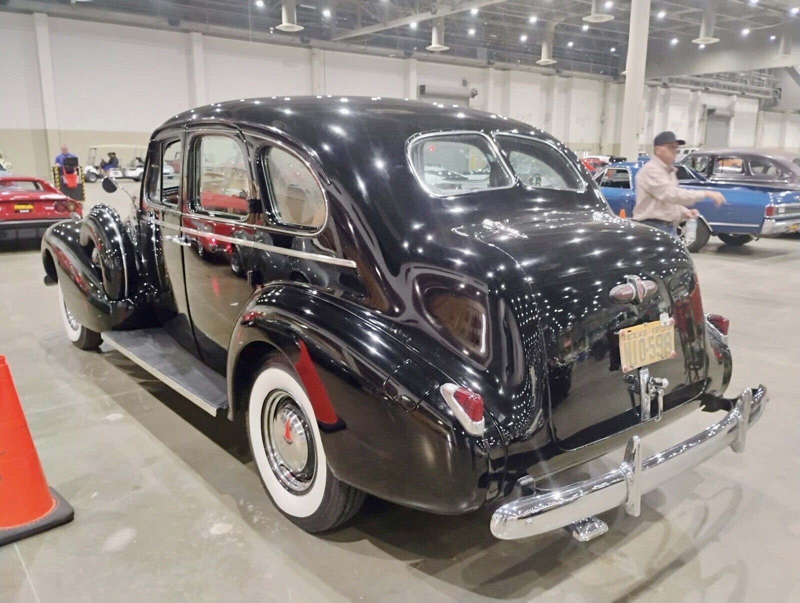 Buick-Roadmaster-1939-Sedan-2