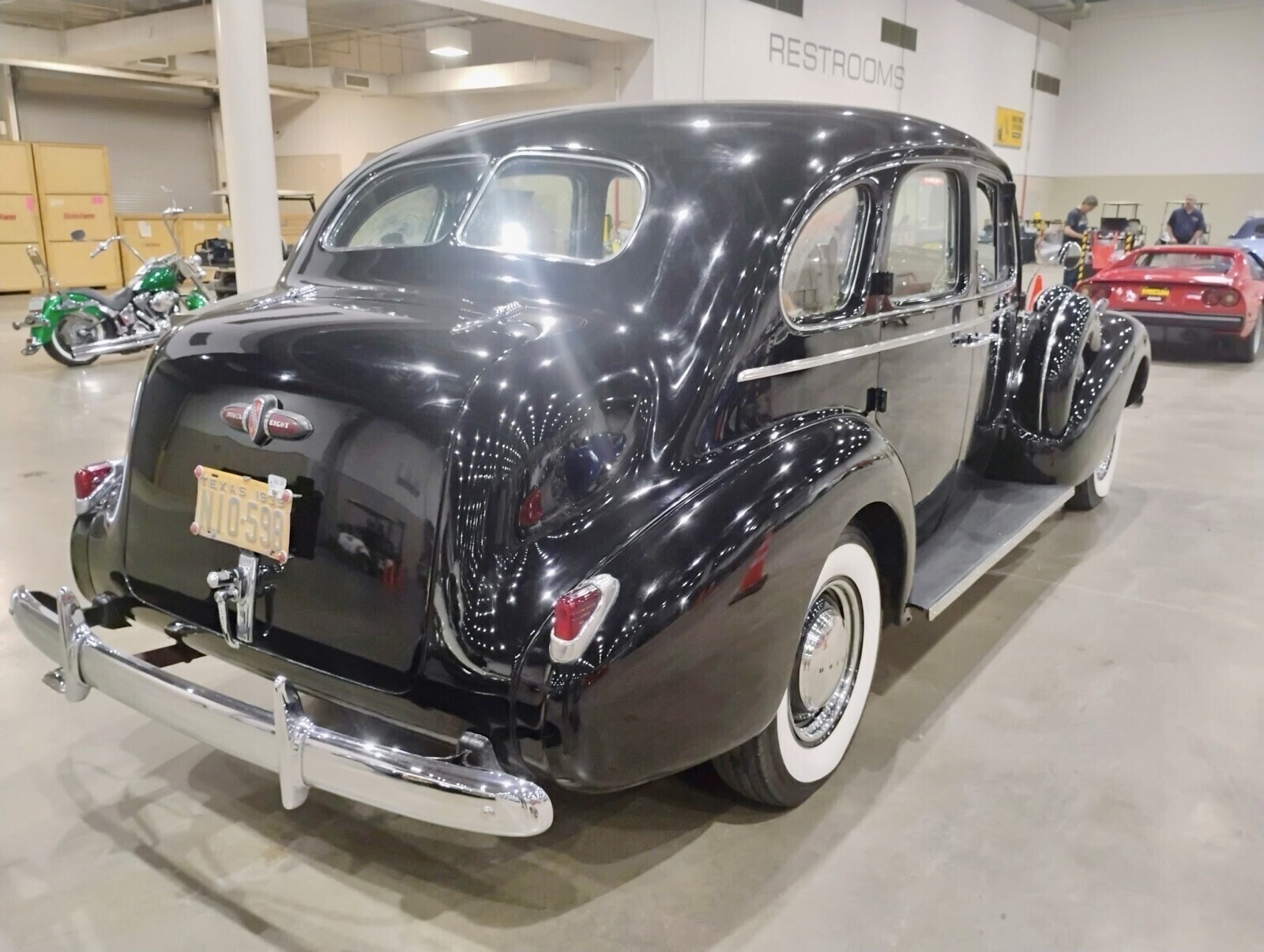 Buick-Roadmaster-1939-Sedan-3