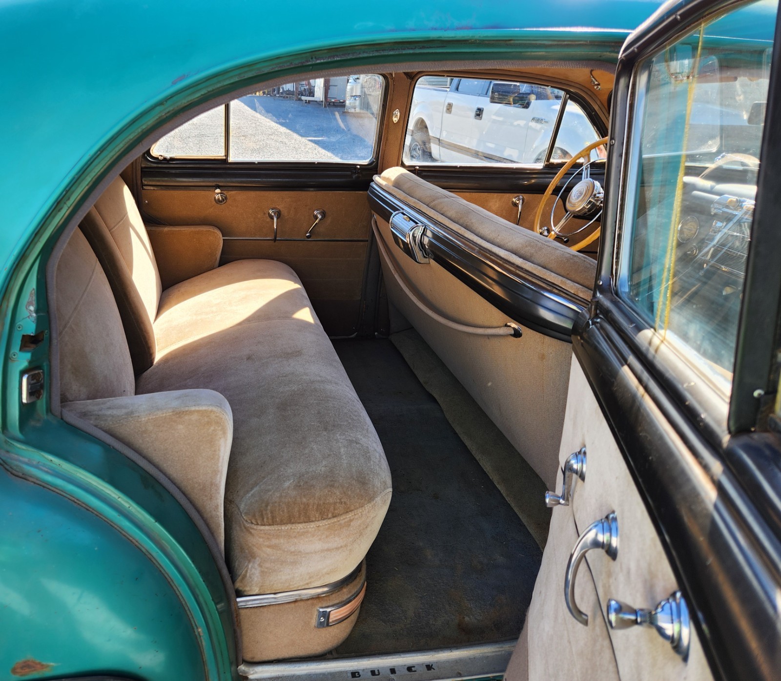 Buick-Super-1947-Sedan-12