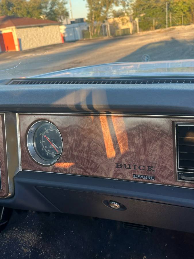 Buick-lesabre-1983-white-1