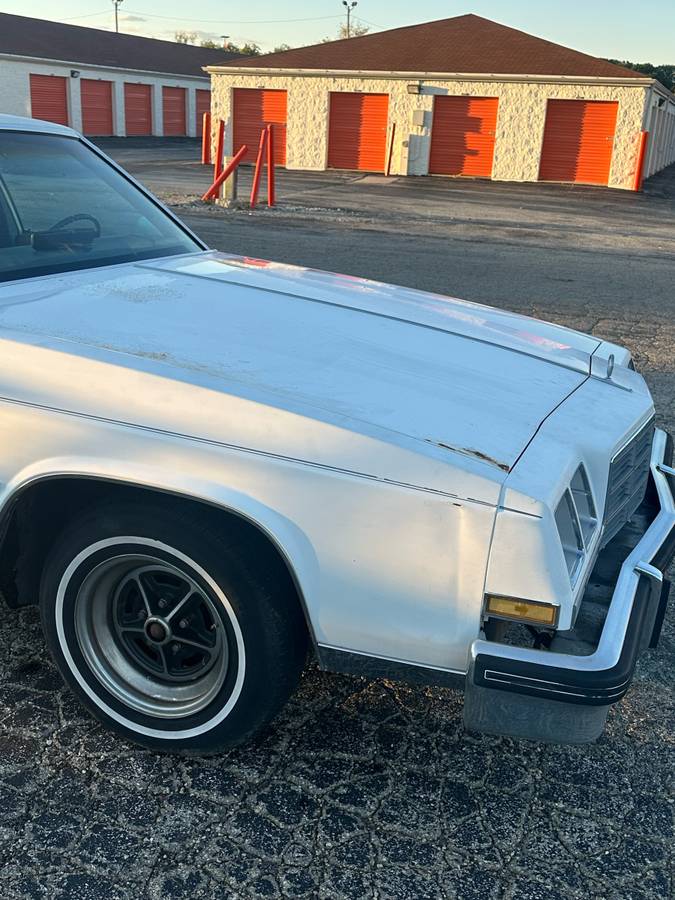 Buick-lesabre-1983-white-10