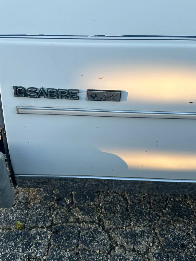 Buick-lesabre-1983-white-11