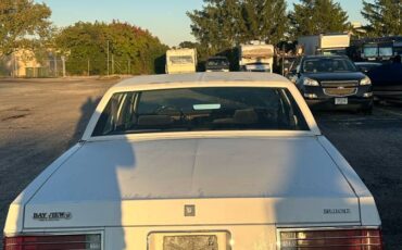 Buick-lesabre-1983-white-12