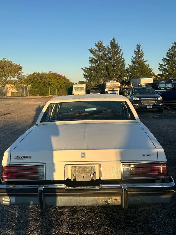 Buick-lesabre-1983-white-12