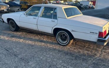 Buick-lesabre-1983-white-13