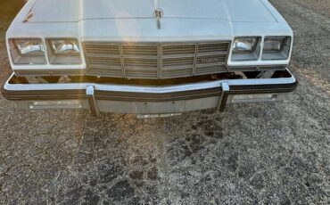 Buick-lesabre-1983-white-14