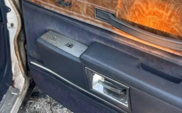 Buick-lesabre-1983-white-15