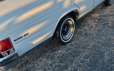 Buick-lesabre-1983-white-5