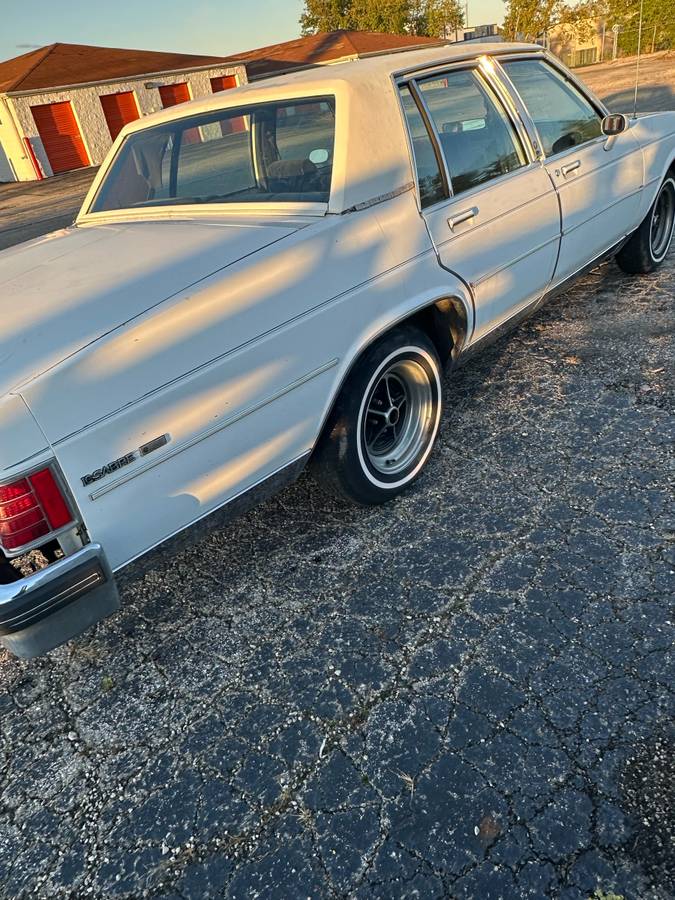 Buick-lesabre-1983-white-5