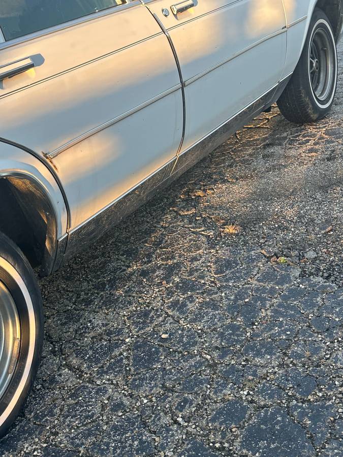 Buick-lesabre-1983-white-6