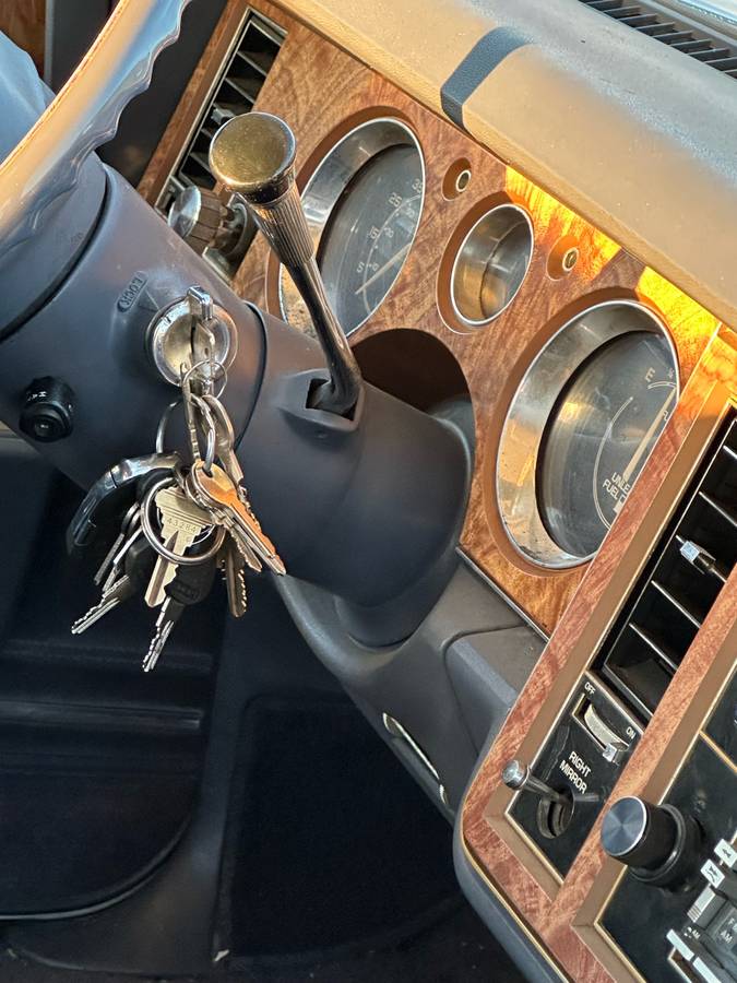 Buick-lesabre-1983-white