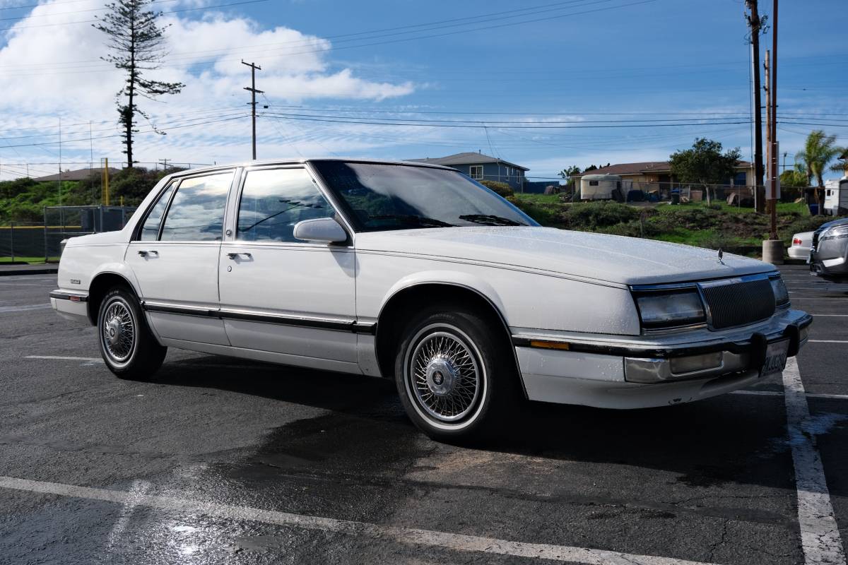 Buick-lesabre-custom-1990-white-1