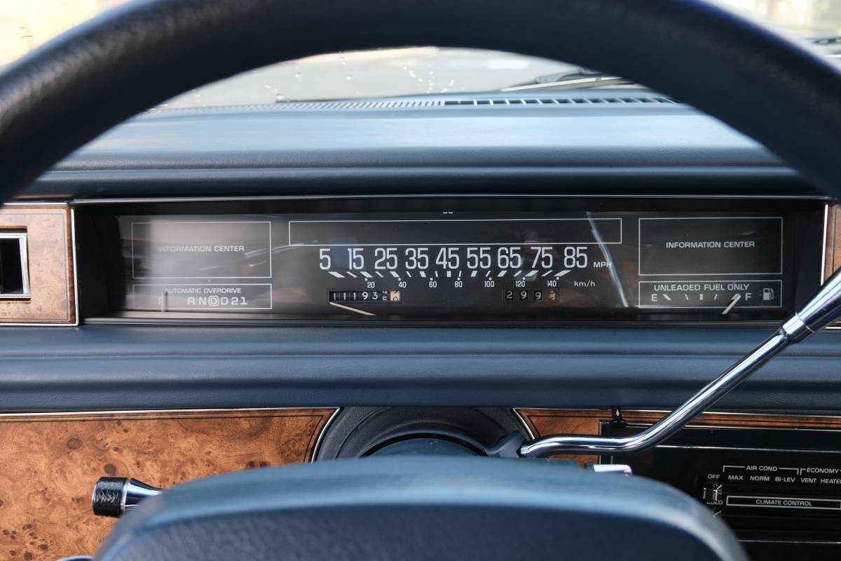 Buick-lesabre-custom-1990-white-10