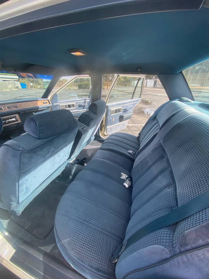 Buick-lesabre-custom-1990-white-11