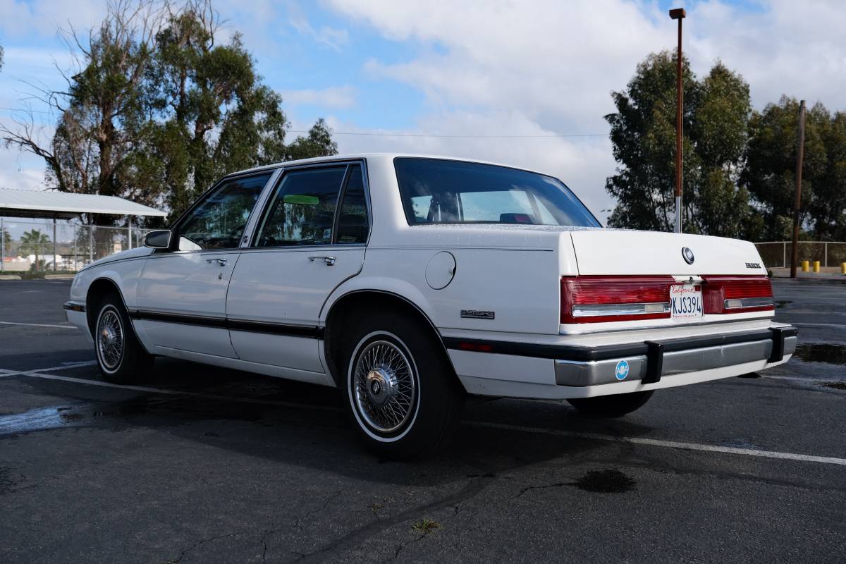 Buick-lesabre-custom-1990-white-2