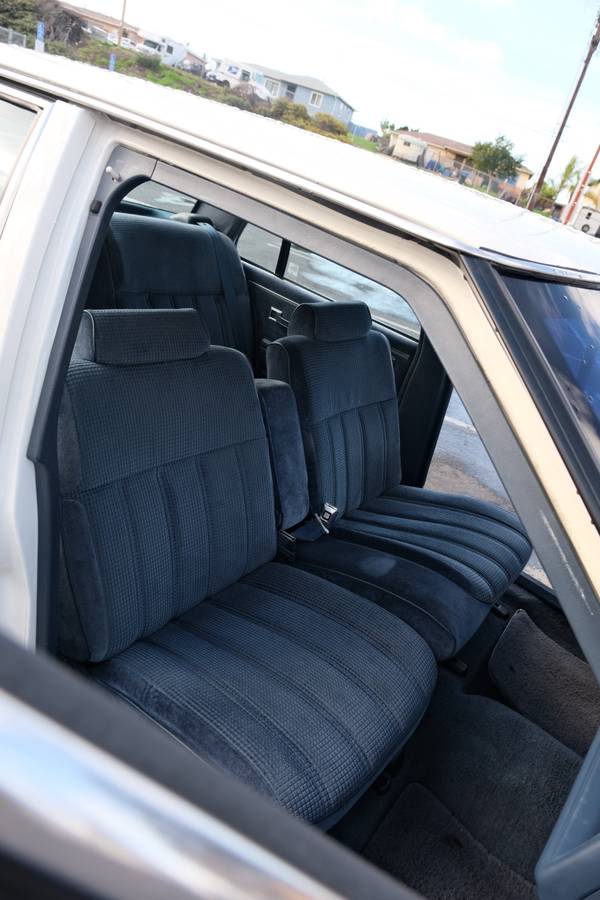 Buick-lesabre-custom-1990-white-8