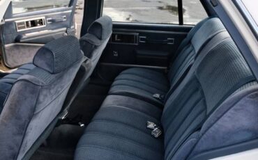 Buick-lesabre-custom-1990-white-9