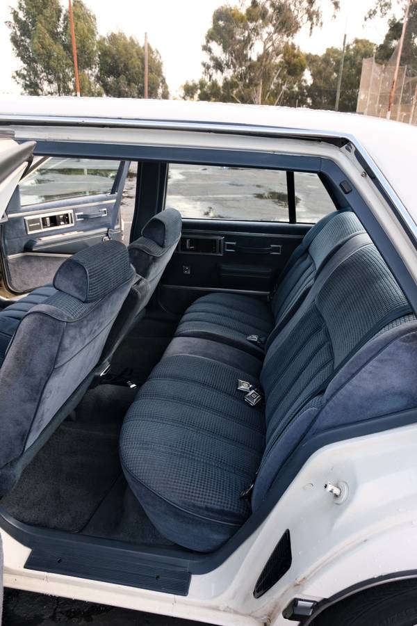 Buick-lesabre-custom-1990-white-9