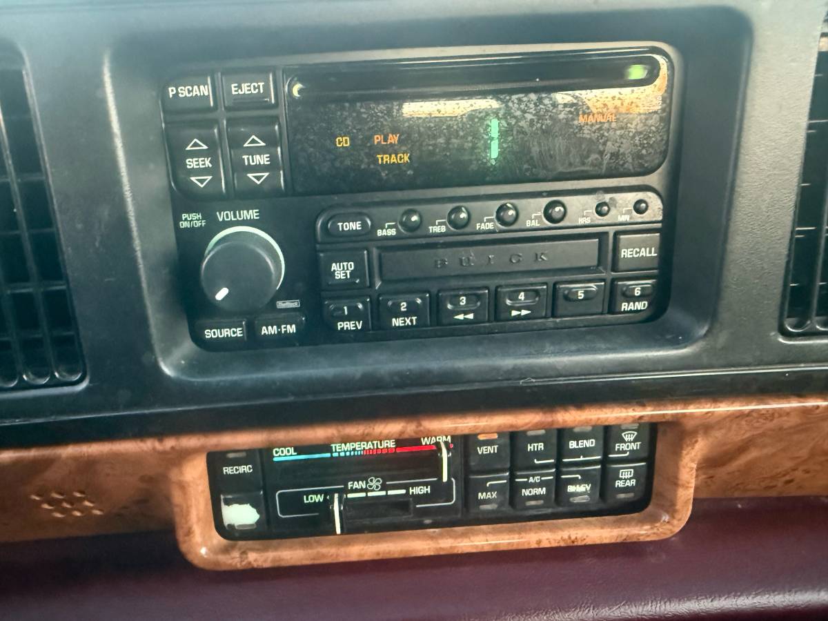 Buick-lesabre-custom-1995-custom-22