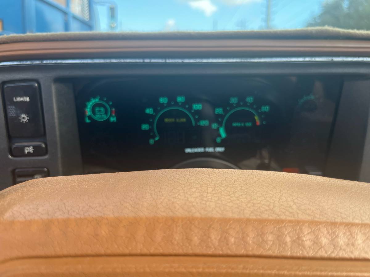 Buick-reatta-1990-white-3