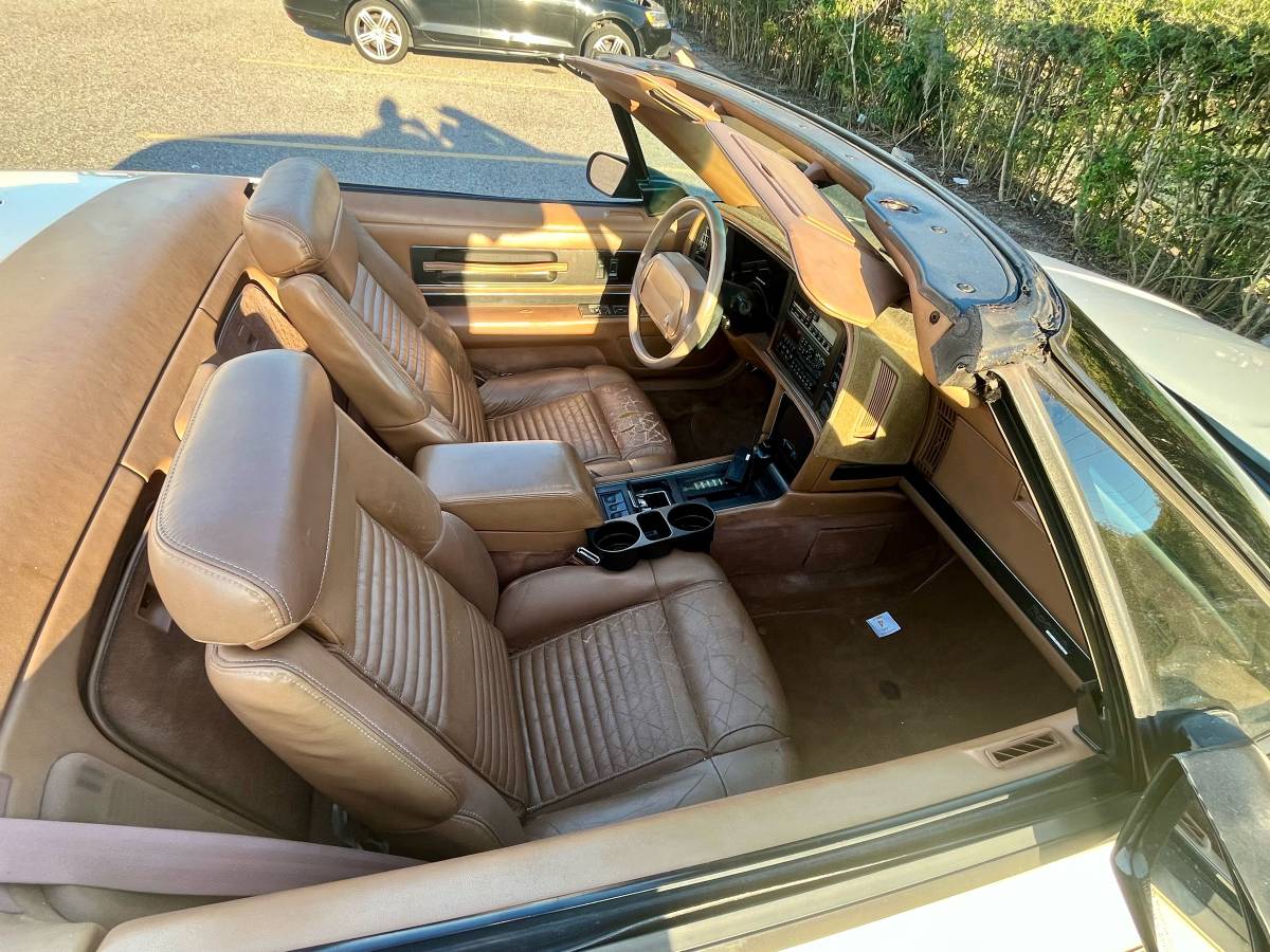 Buick-reatta-1990-white-4