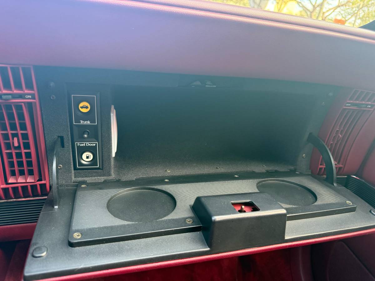 Buick-reatta-convertible-1990-white-10