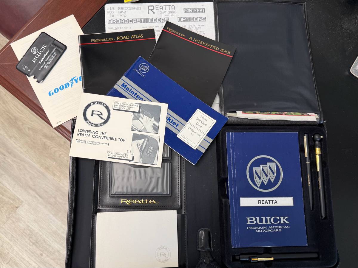 Buick-reatta-convertible-1990-white-12