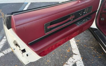 Buick-reatta-convertible-1990-white-15