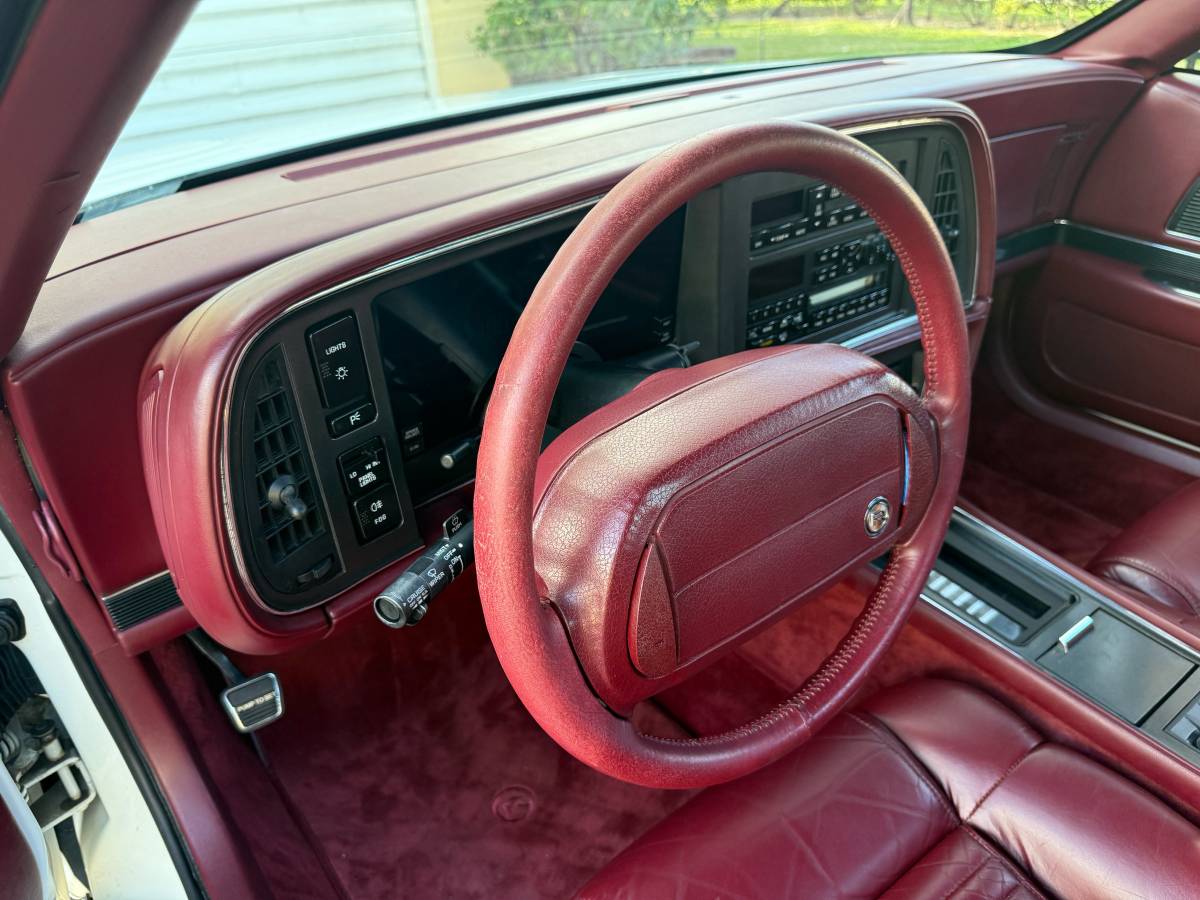 Buick-reatta-convertible-1990-white-16