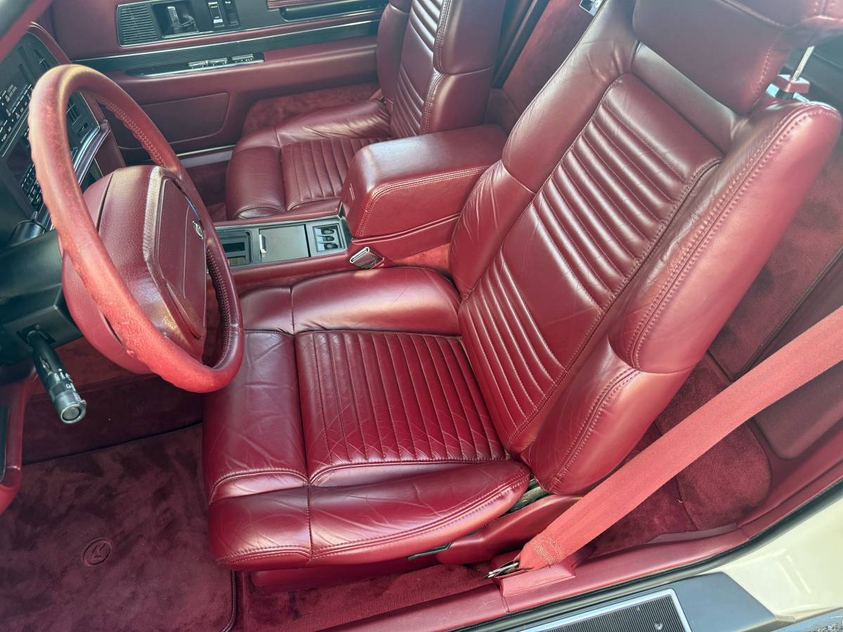 Buick-reatta-convertible-1990-white-17